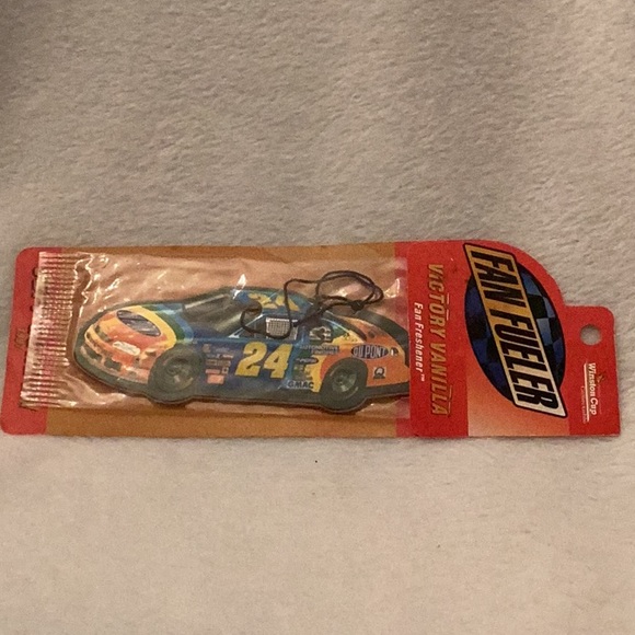 NASCAR Jeff Gordon Collectibles Set of 3 Tin Cards Key Chain Sealed cards - Picture 9 of 10